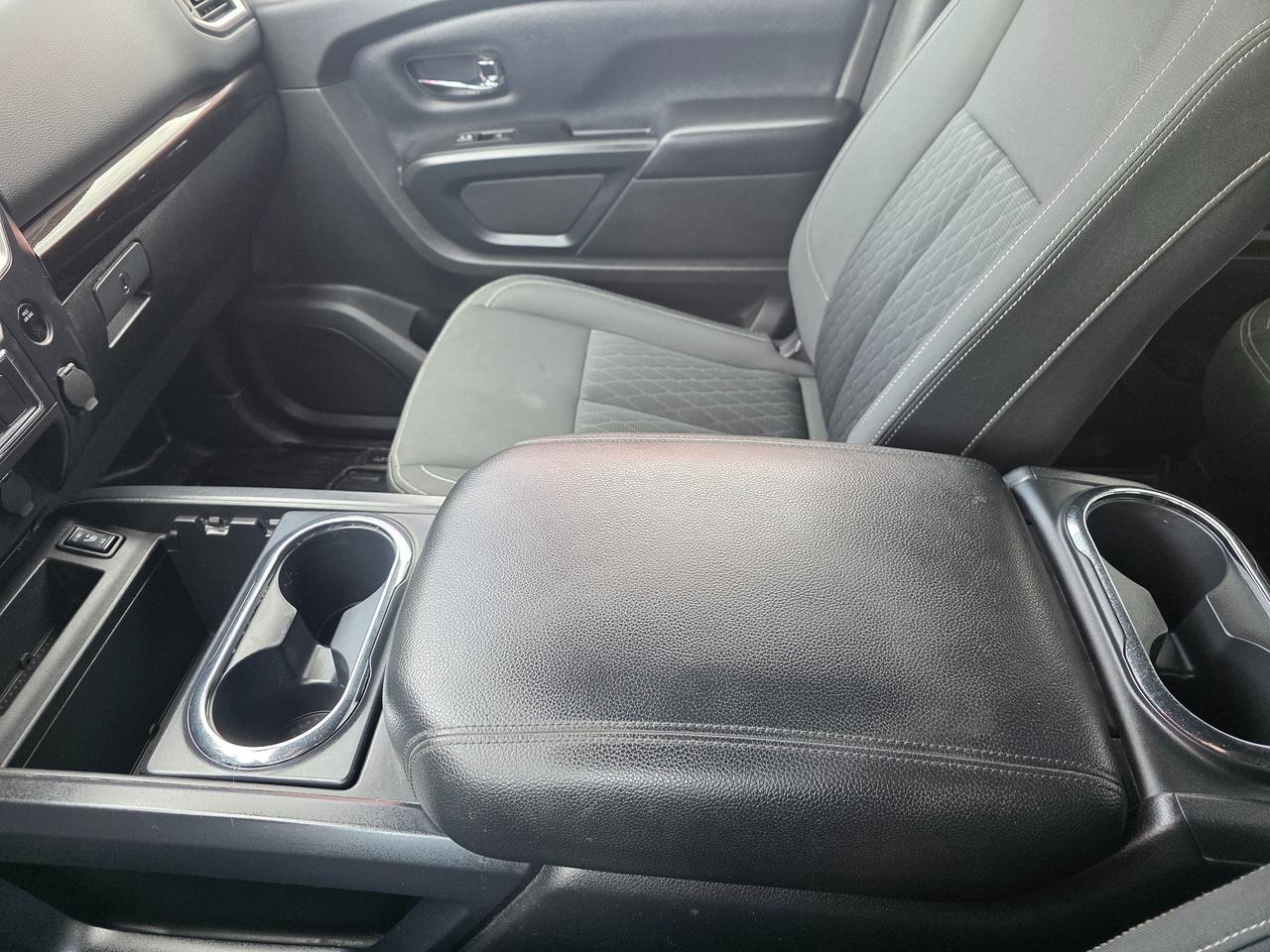 2018 Nissan Titan SV Midnight Edition 4WD Crew Cab Photo