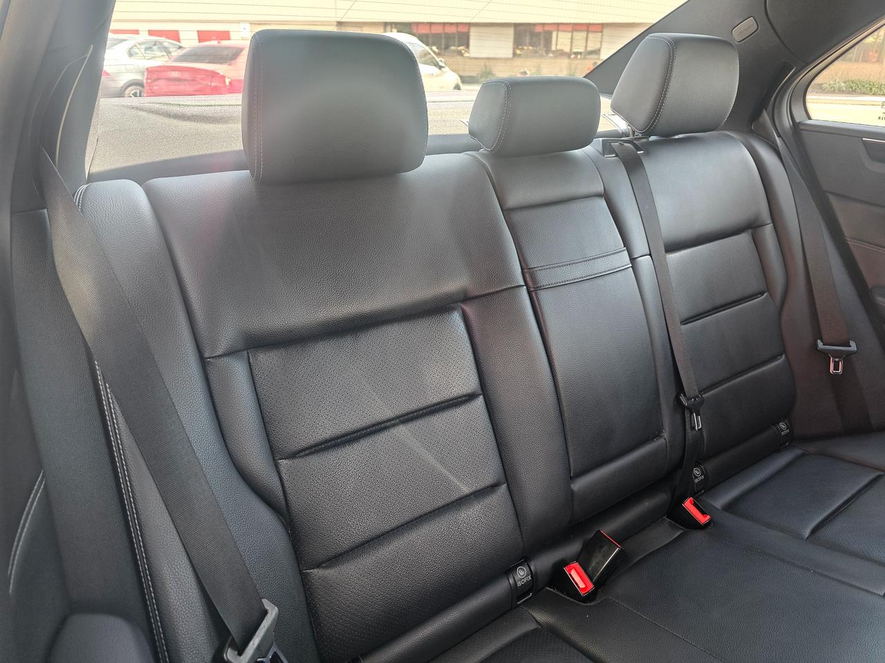 2015 Mercedes-Benz E-Class E 250 BlueTEC 4MATIC Photo