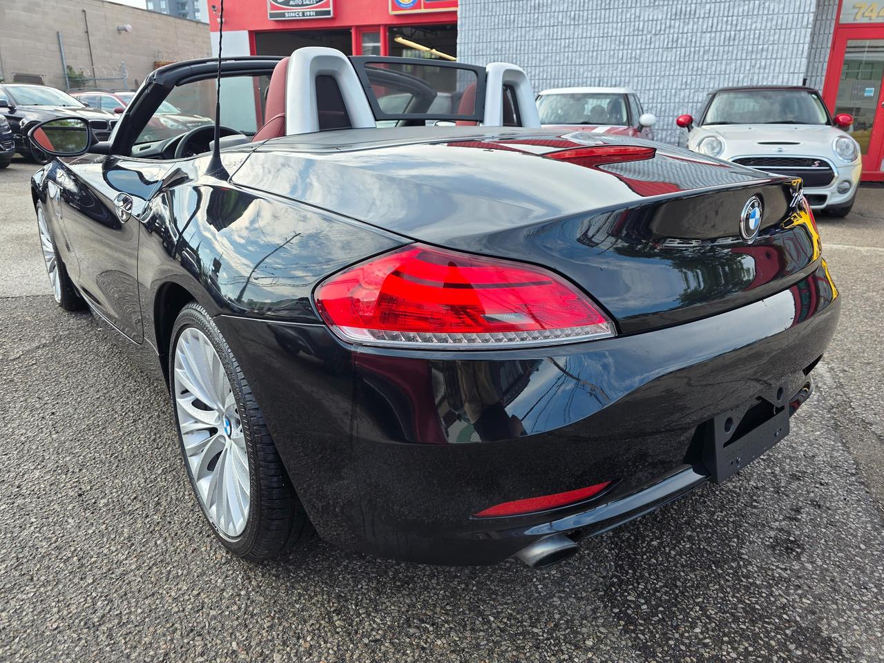 2011 BMW Z4 Roadster sDrive35i Photo