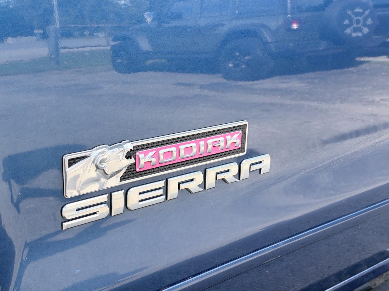 2015 GMC Sierra 1500 4WD CREW CAB 143.5" SLE Photo