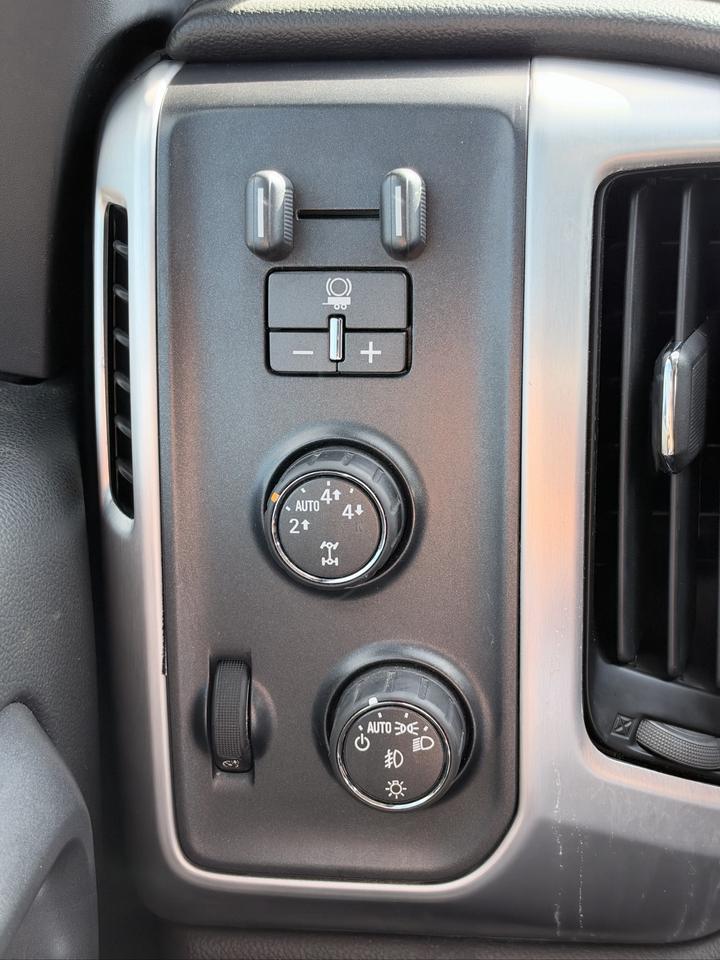 2015 GMC Sierra 1500 4WD CREW CAB 143.5" SLE Photo