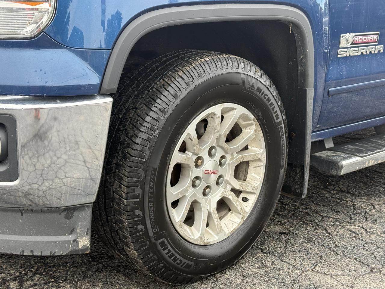 2015 GMC Sierra 1500 4WD CREW CAB 143.5" SLE Photo