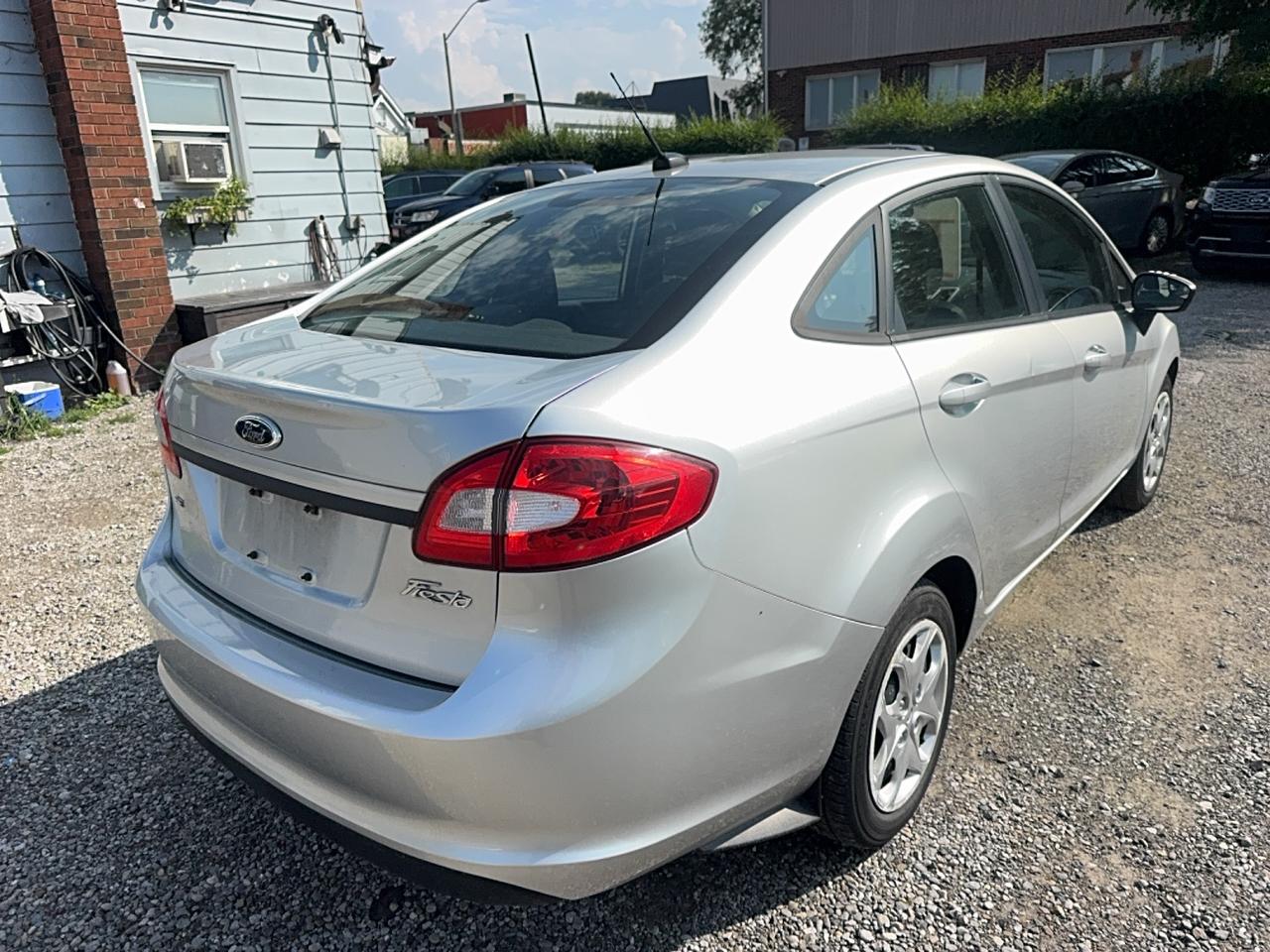 2013 Ford Fiesta SE Photo