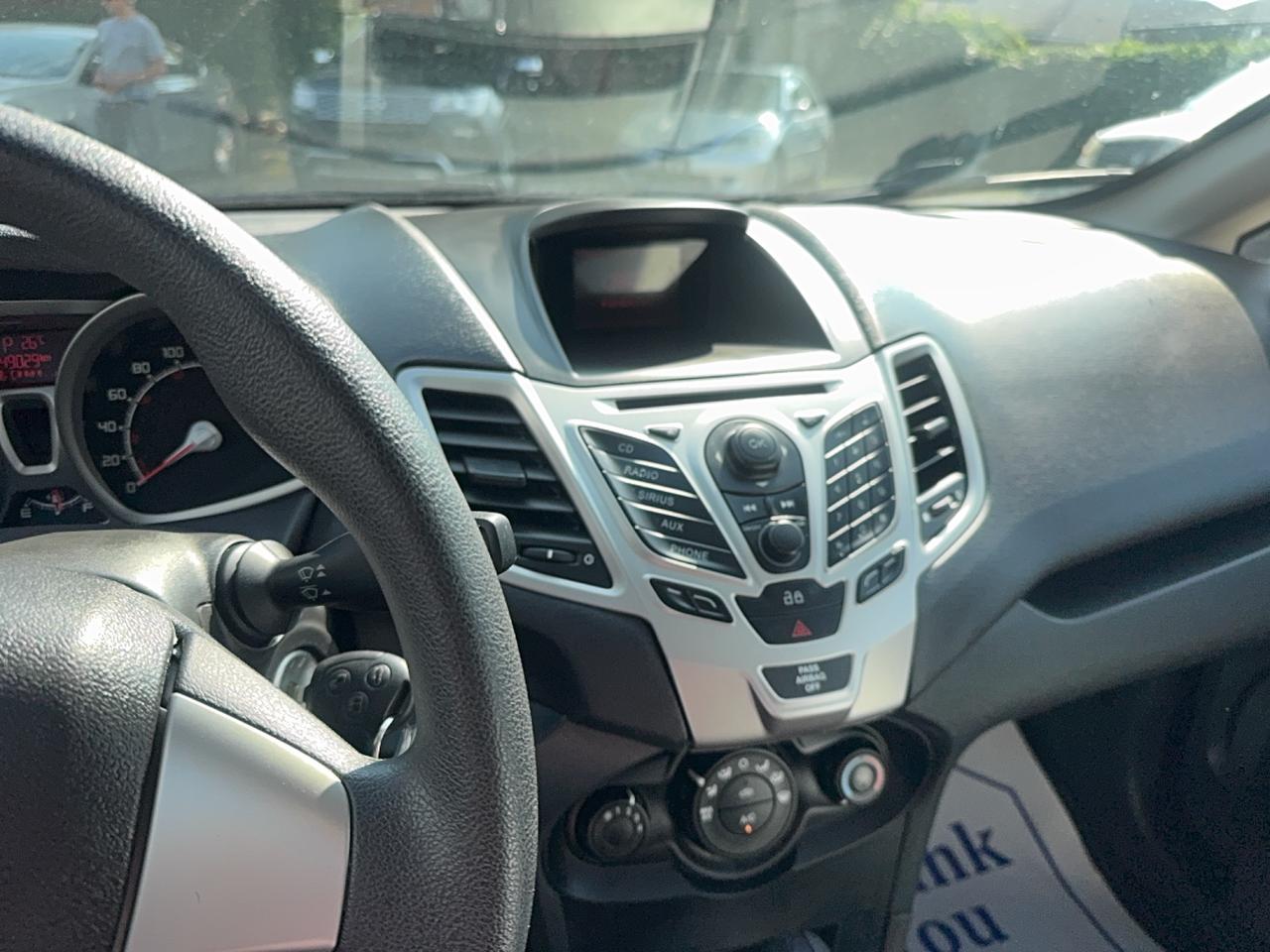 2013 Ford Fiesta SE Photo