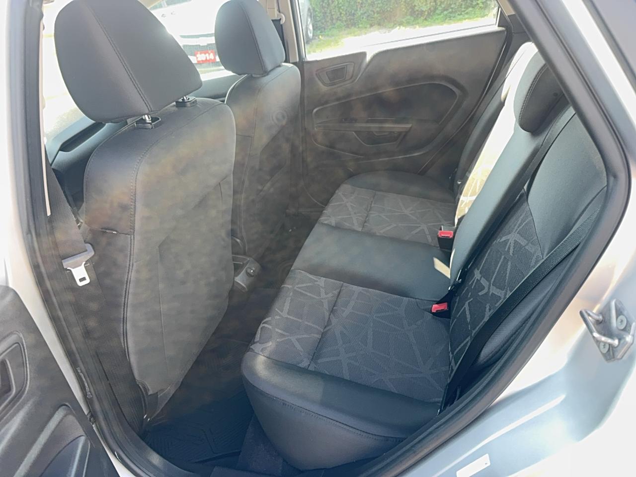 2013 Ford Fiesta SE Photo