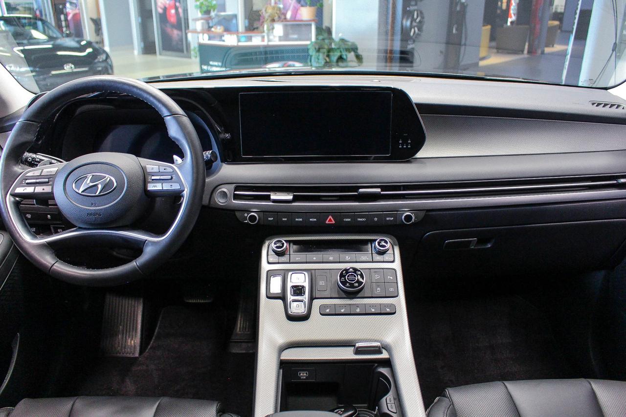 2023 Hyundai PALISADE Urban 7 Passenger SECOND ROW CAPTAINS CHAIRS - LEATHER SEATS - APPLE CARPLAY AND ANDROID AUTO Photo