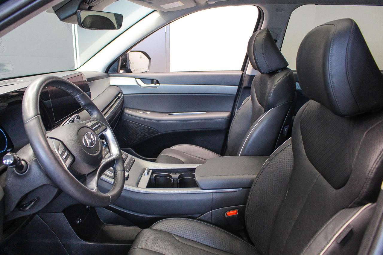 2023 Hyundai PALISADE Urban 7 Passenger SECOND ROW CAPTAINS CHAIRS - LEATHER SEATS - APPLE CARPLAY AND ANDROID AUTO Photo