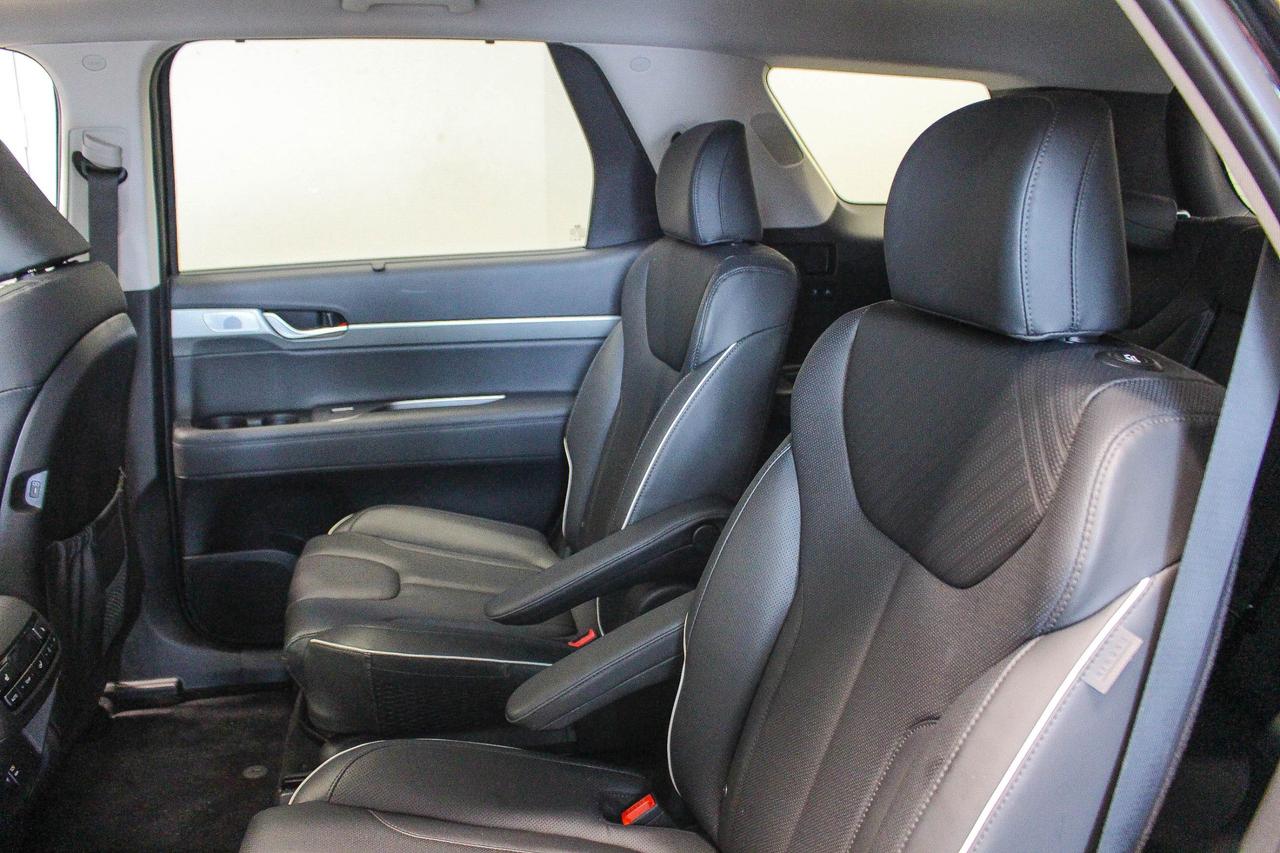 2023 Hyundai PALISADE Urban 7 Passenger SECOND ROW CAPTAINS CHAIRS - LEATHER SEATS - APPLE CARPLAY AND ANDROID AUTO Photo