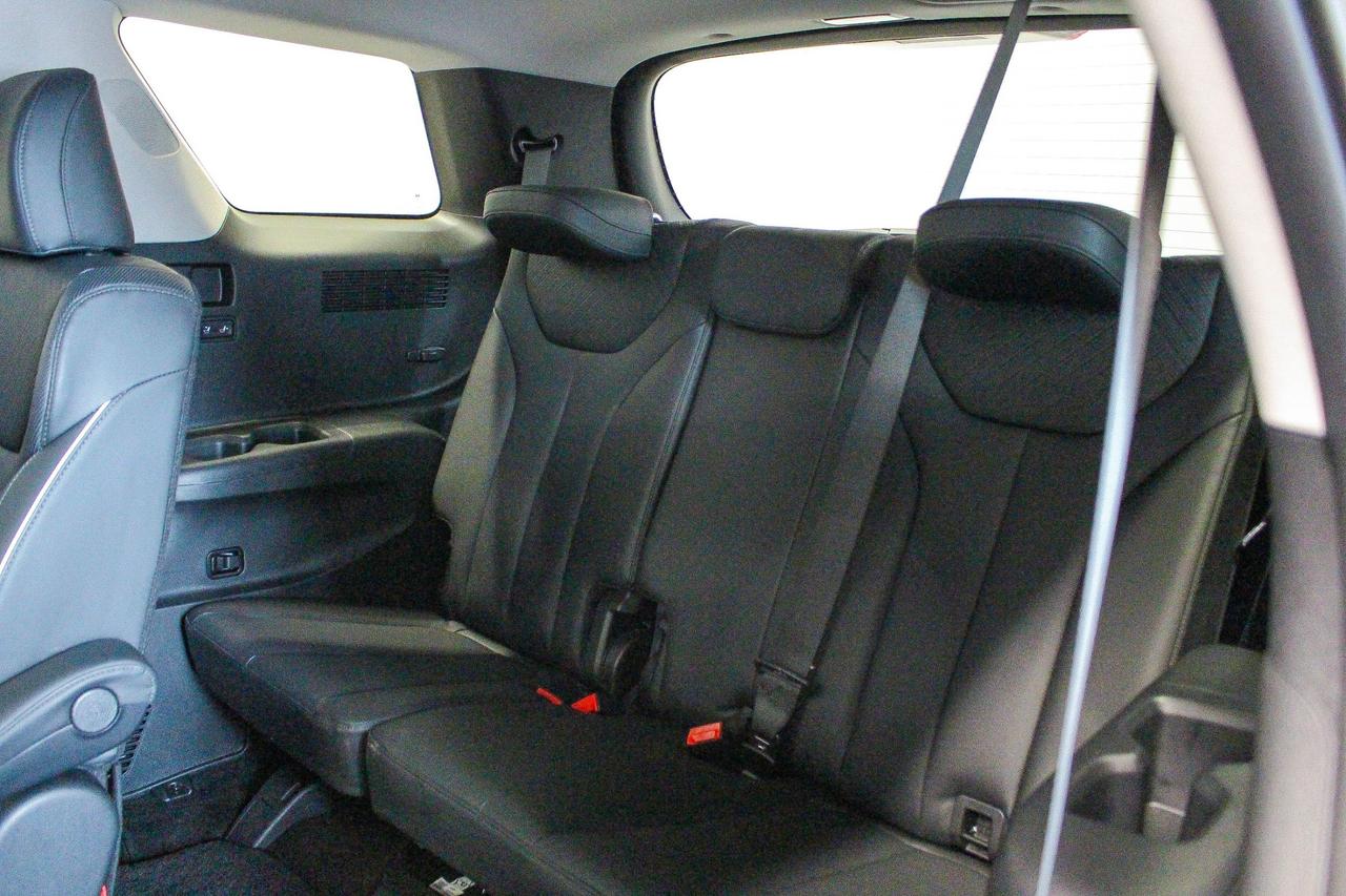 2023 Hyundai PALISADE Urban 7 Passenger SECOND ROW CAPTAINS CHAIRS - LEATHER SEATS - APPLE CARPLAY AND ANDROID AUTO Photo