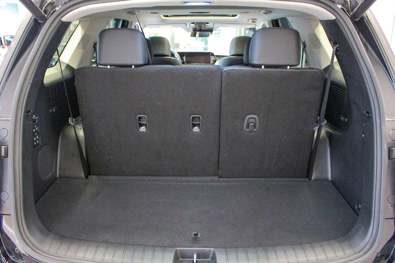 2023 Hyundai PALISADE Urban 7 Passenger SECOND ROW CAPTAINS CHAIRS - LEATHER SEATS - APPLE CARPLAY AND ANDROID AUTO Photo