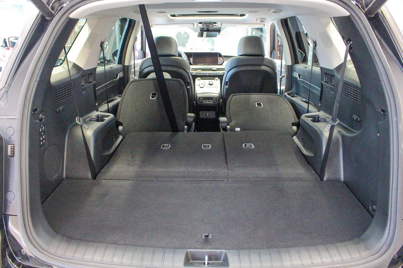 2023 Hyundai PALISADE Urban 7 Passenger SECOND ROW CAPTAINS CHAIRS - LEATHER SEATS - APPLE CARPLAY AND ANDROID AUTO Photo
