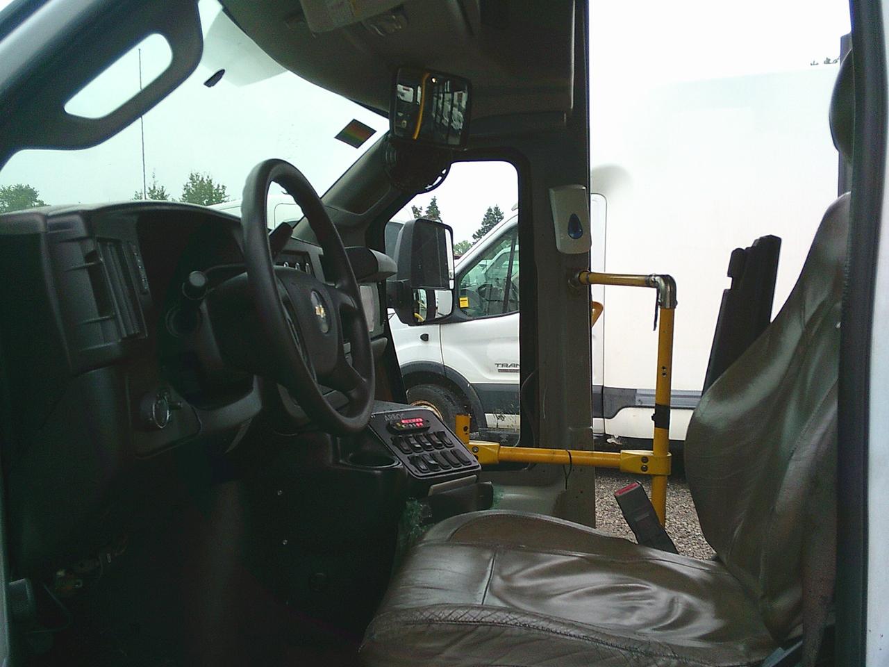 2017 Chevrolet Express Commercial Cutaway G4500 Photo