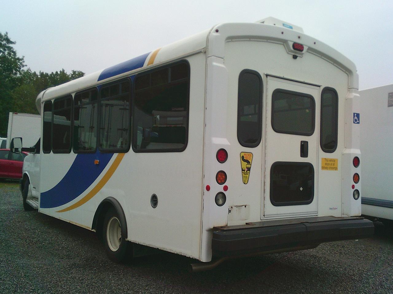 2017 Chevrolet Express Commercial Cutaway G4500 Photo