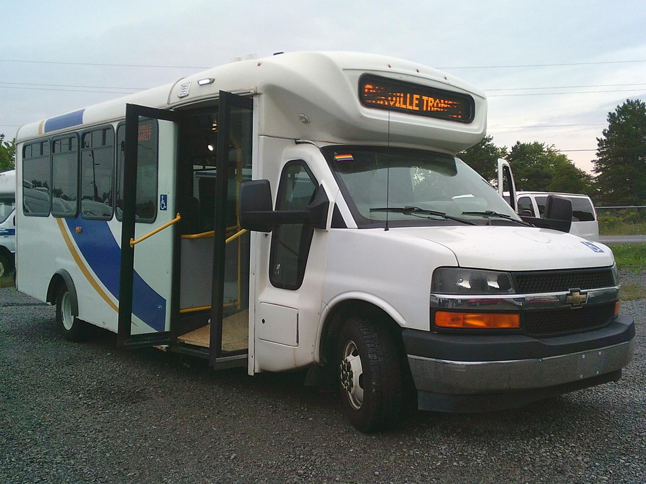 2017 Chevrolet Express Commercial Cutaway G4500 Photo