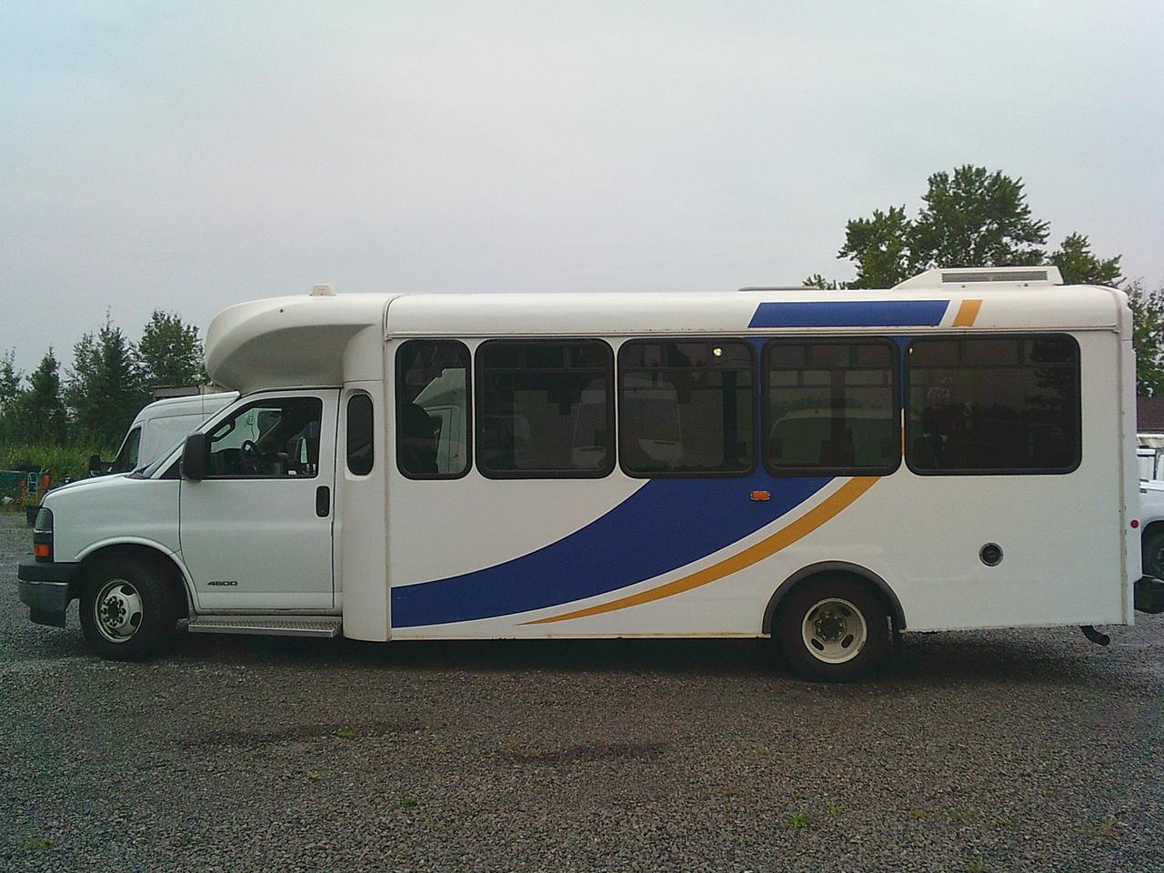2017 Chevrolet Express Commercial Cutaway G4500 - Photo #1