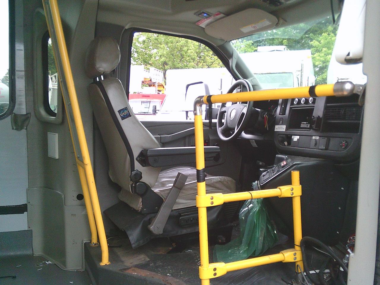 2017 Chevrolet Express Commercial Cutaway G4500 Photo