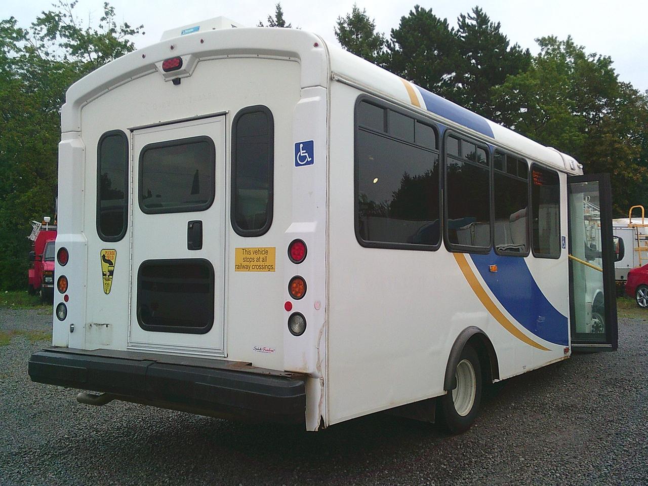 2017 Chevrolet Express Commercial Cutaway G4500 Photo