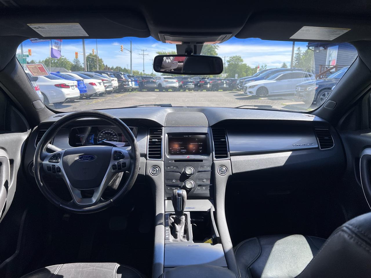 2015 Ford Taurus 4dr Sdn SEL AWD Photo