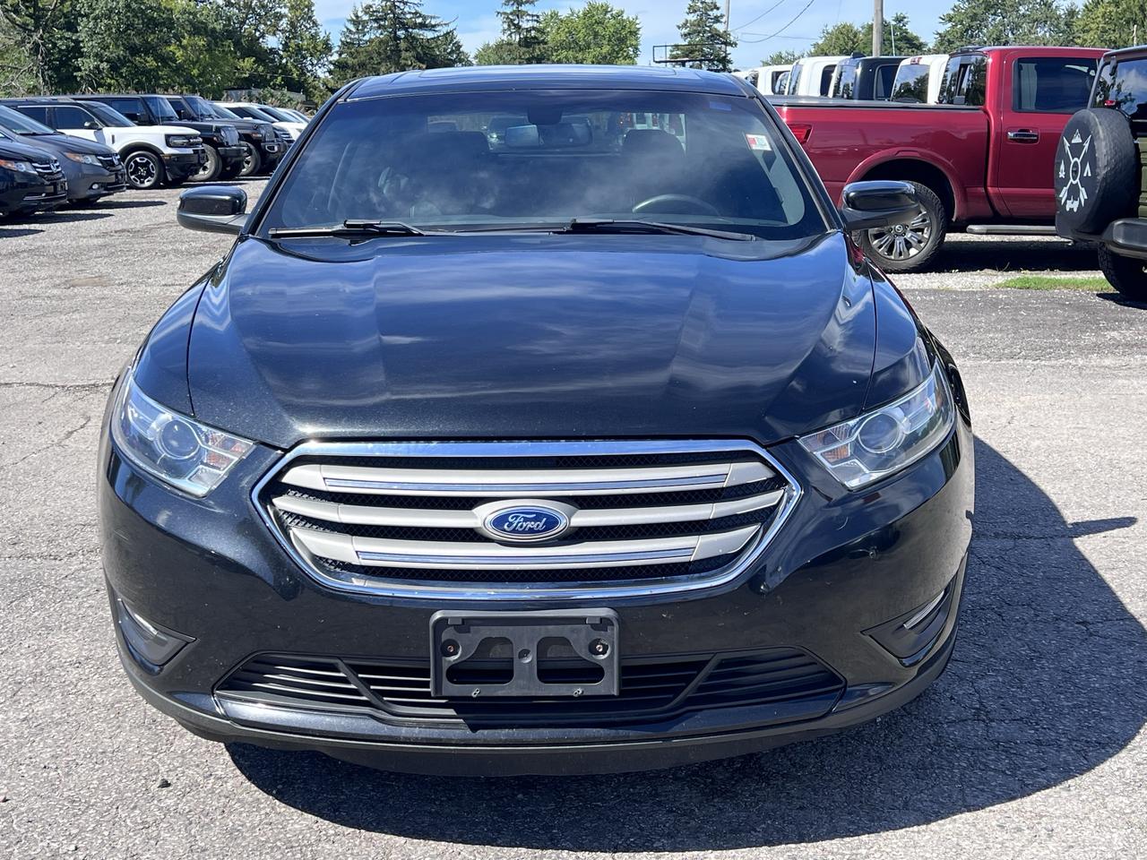 2015 Ford Taurus 4dr Sdn SEL AWD Photo