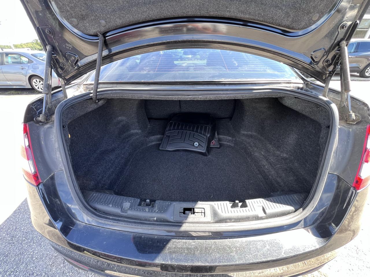 2015 Ford Taurus 4dr Sdn SEL AWD Photo