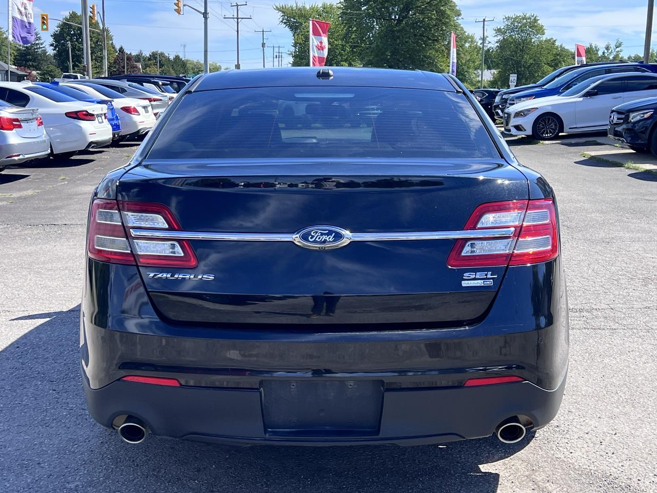 2015 Ford Taurus 4dr Sdn SEL AWD Photo3