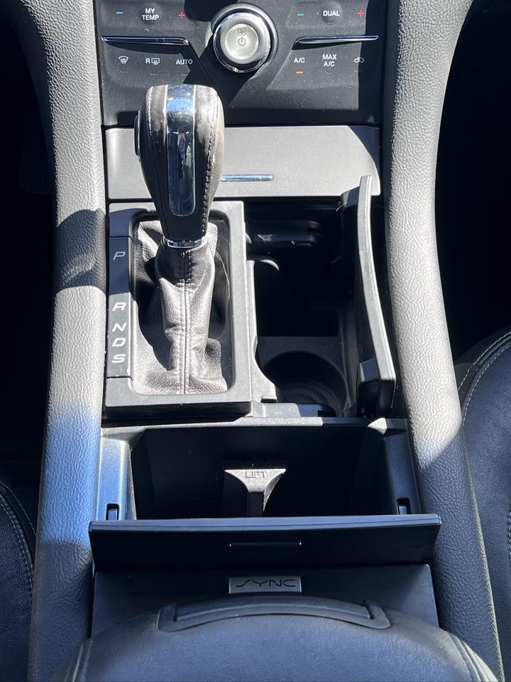 2015 Ford Taurus 4dr Sdn SEL AWD Photo