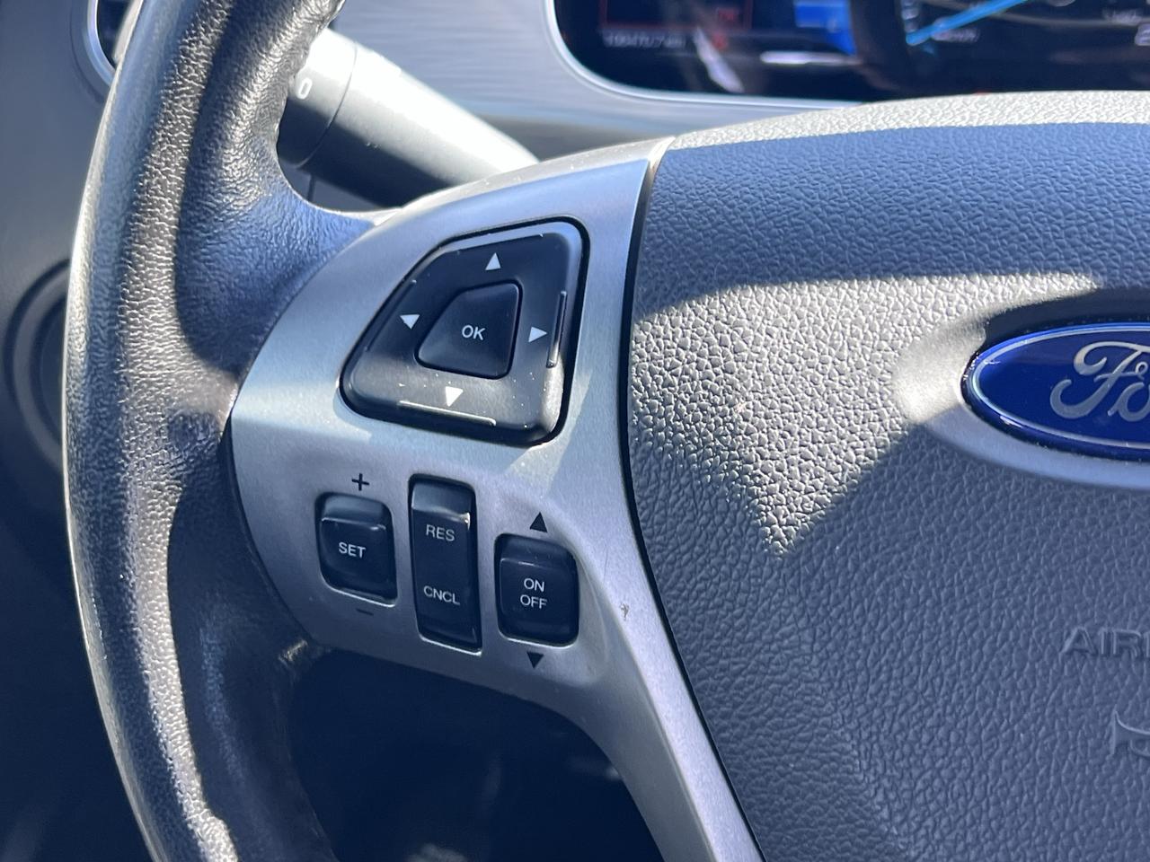 2015 Ford Taurus 4dr Sdn SEL AWD Photo