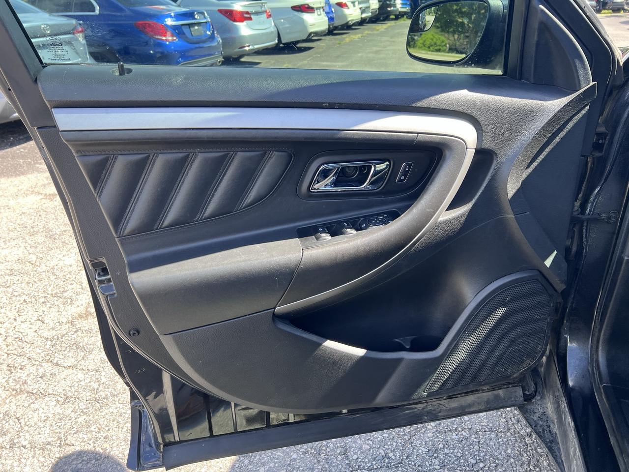 2015 Ford Taurus 4dr Sdn SEL AWD Photo