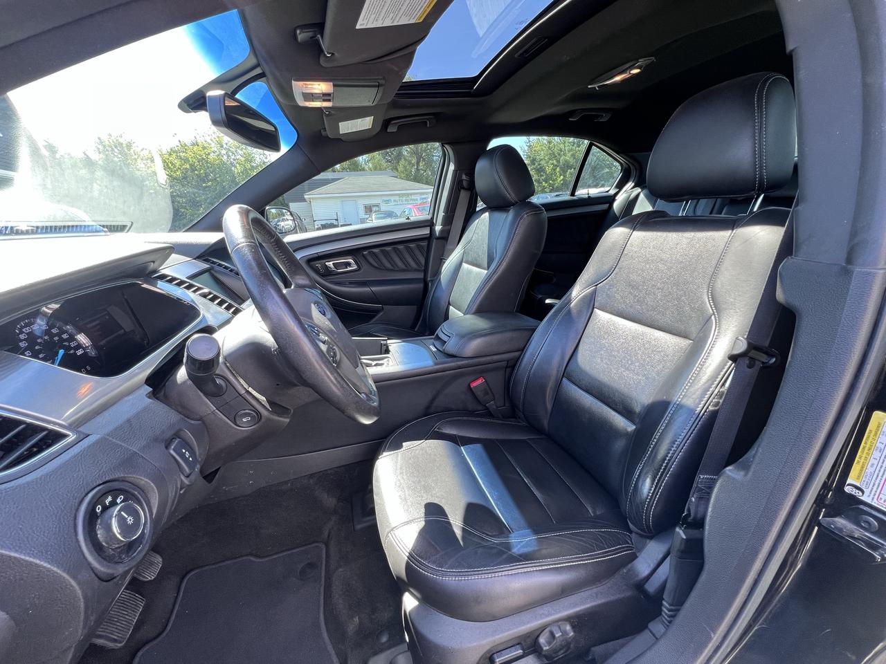 2015 Ford Taurus 4dr Sdn SEL AWD Photo