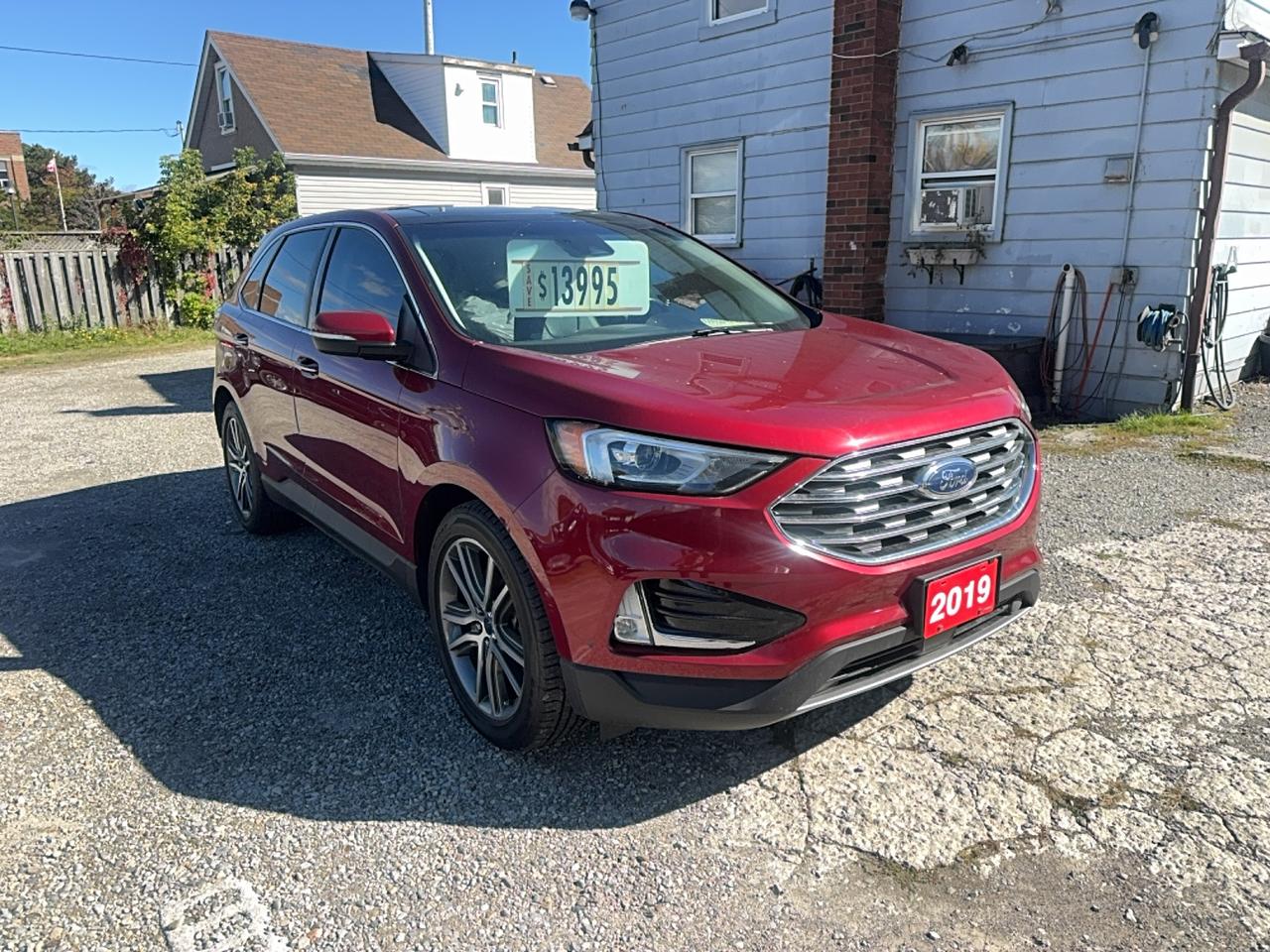 2019 Ford Edge Titanium Photo1