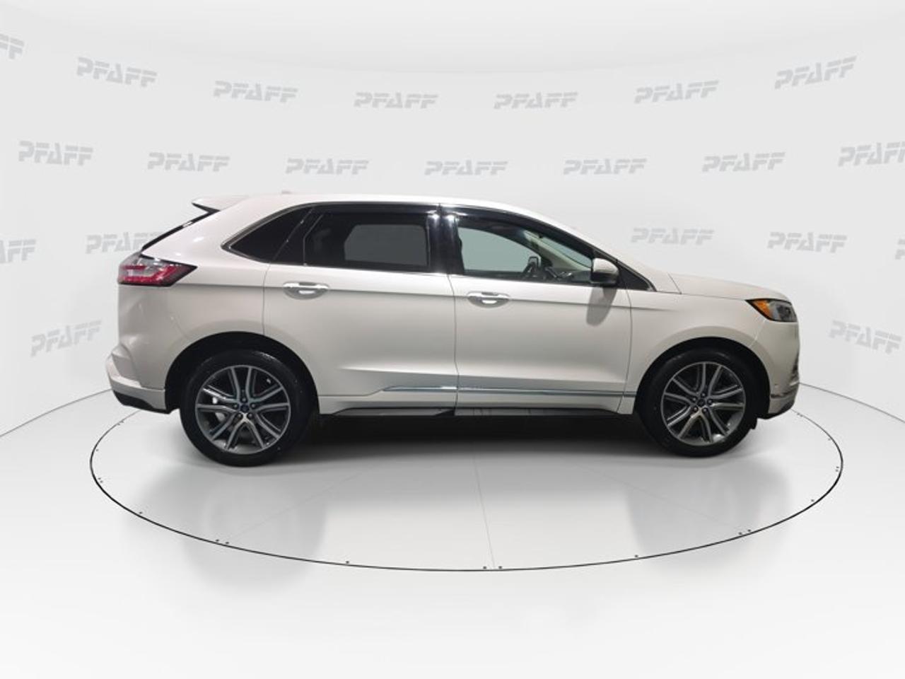 2019 Ford Edge Titanium Photo