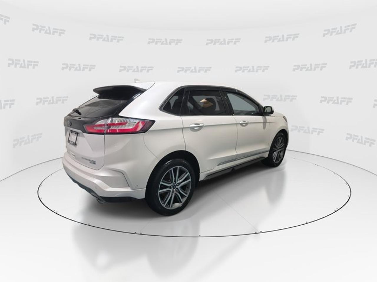 2019 Ford Edge Titanium Photo