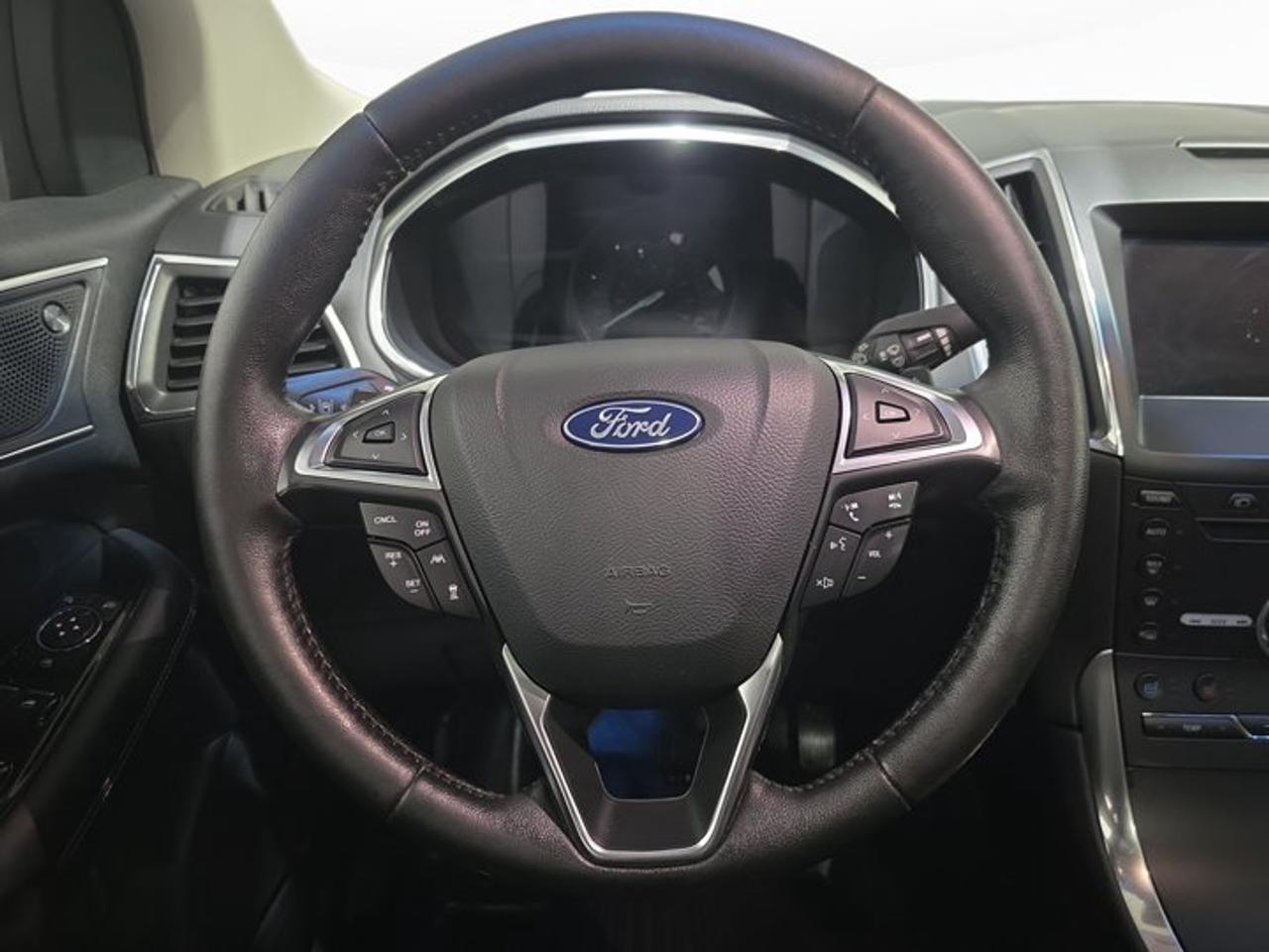2019 Ford Edge Titanium Photo