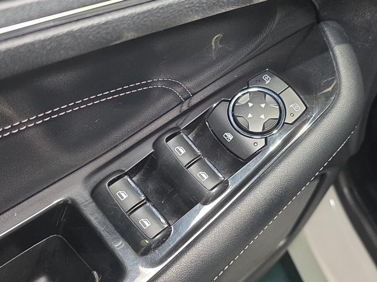 2019 Ford Edge Titanium Photo
