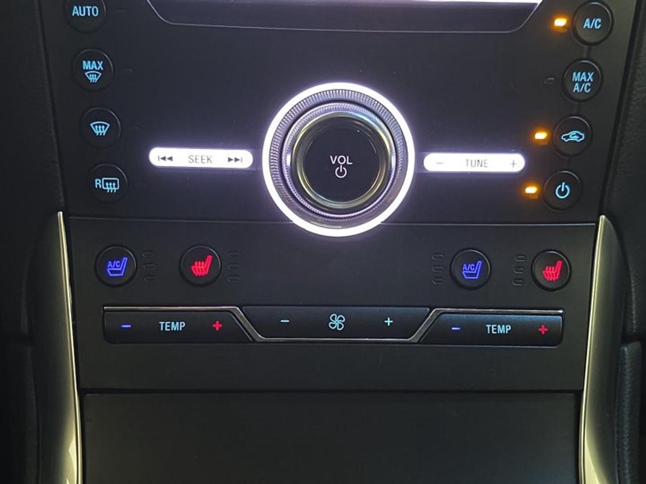 2019 Ford Edge Titanium Photo