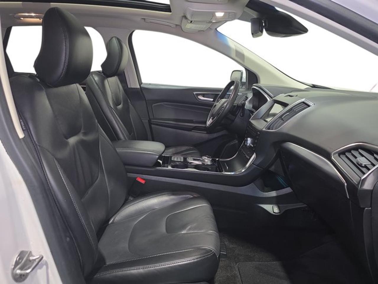 2019 Ford Edge Titanium Photo