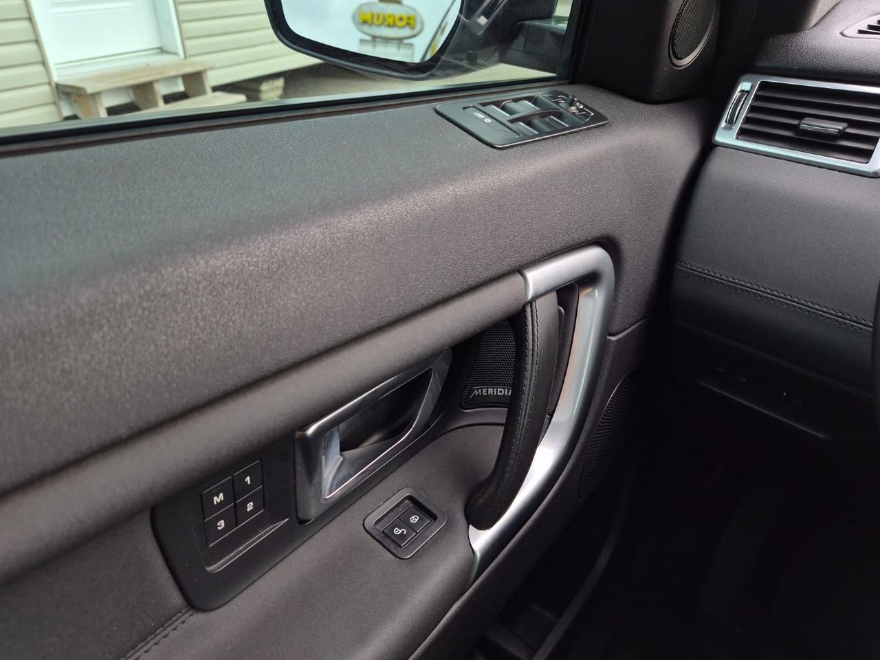 2017 Land Rover Discovery Sport 4WD 4dr HSE Photo