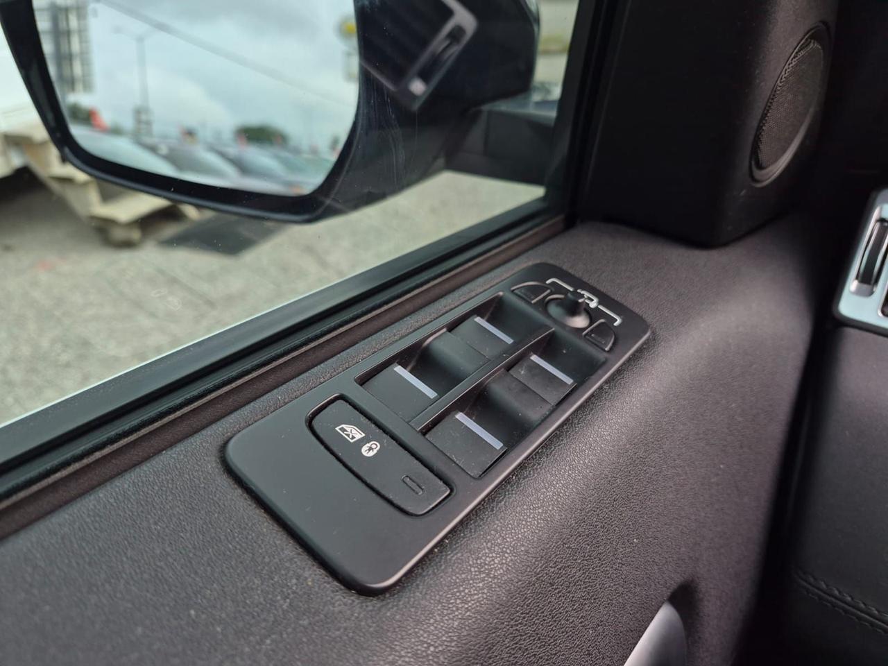 2017 Land Rover Discovery Sport 4WD 4dr HSE Photo