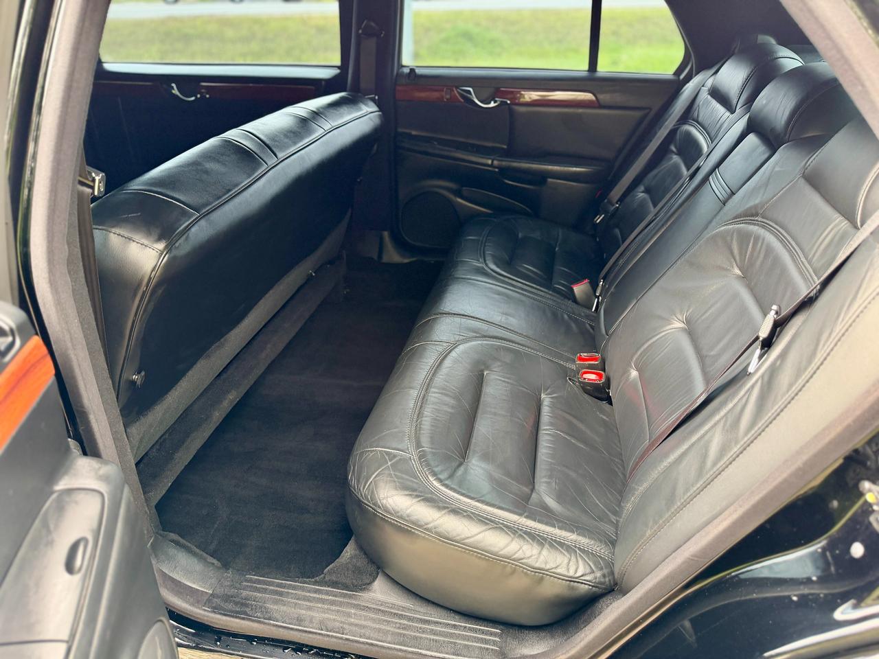 2002 Cadillac DeVille 4dr Krystal Kouch Limousine Photo