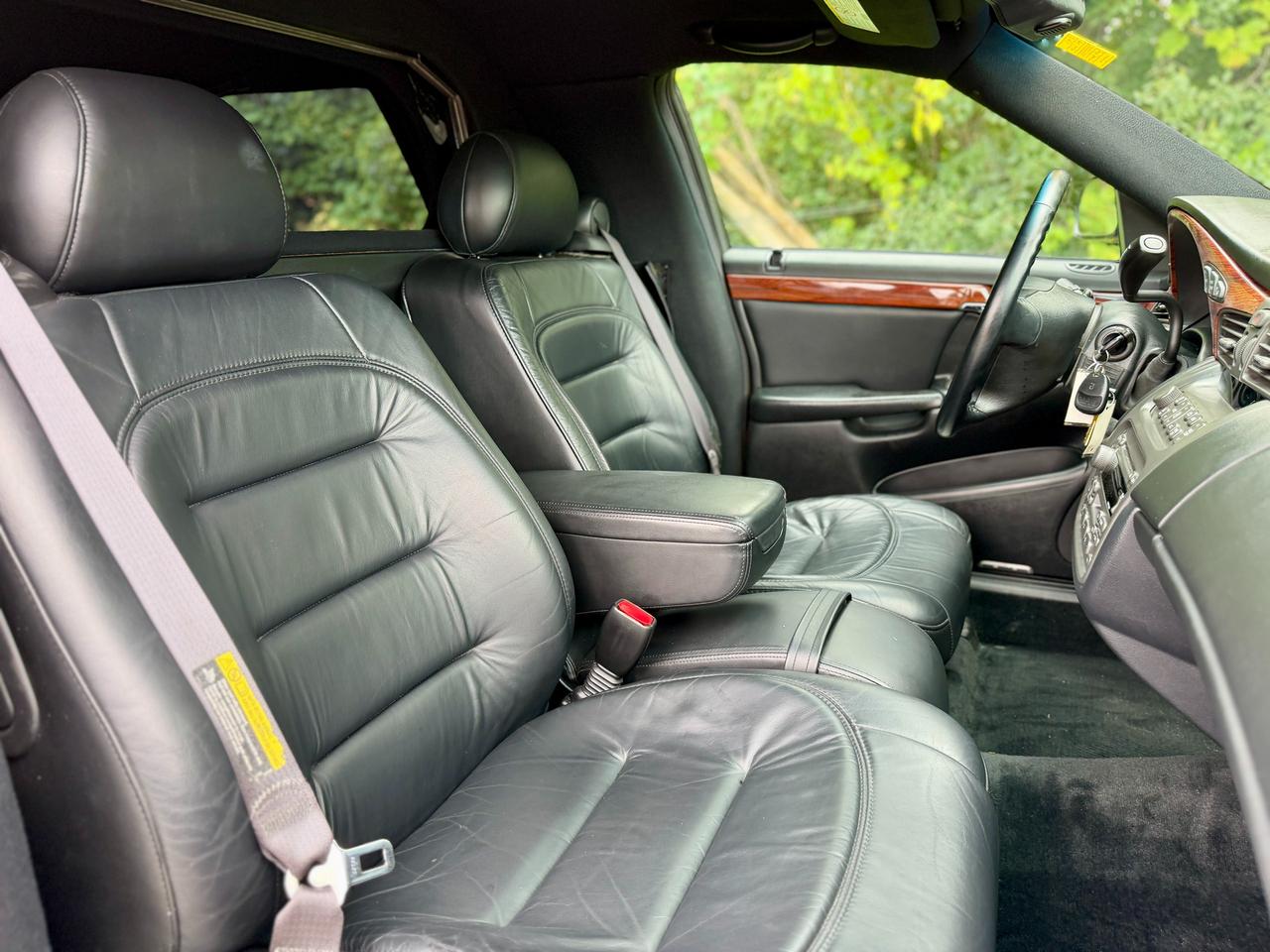 2002 Cadillac DeVille 4dr Krystal Kouch Limousine Photo