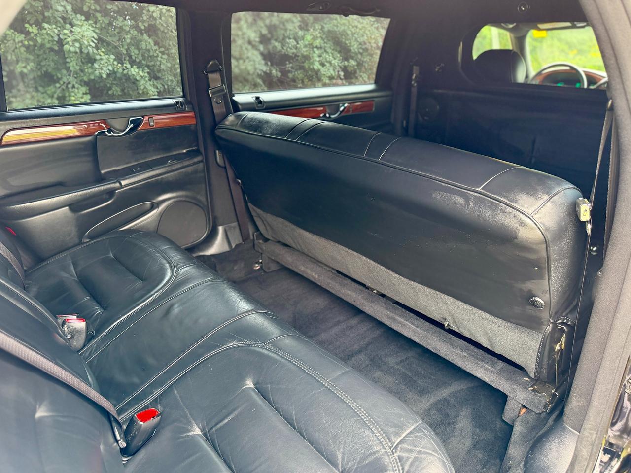 2002 Cadillac DeVille 4dr Krystal Kouch Limousine Photo