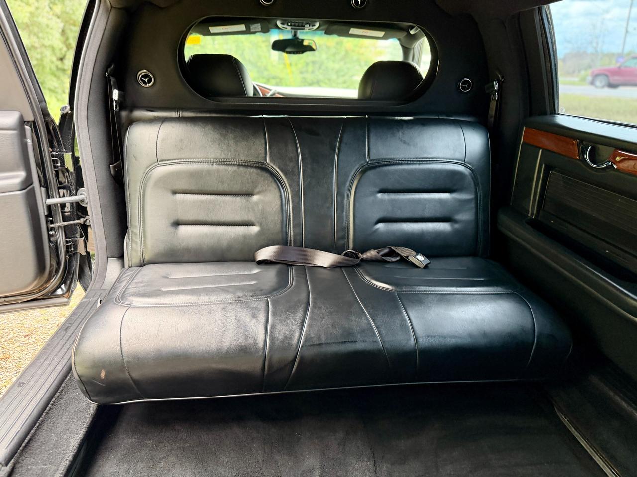 2002 Cadillac DeVille 4dr Krystal Kouch Limousine Photo