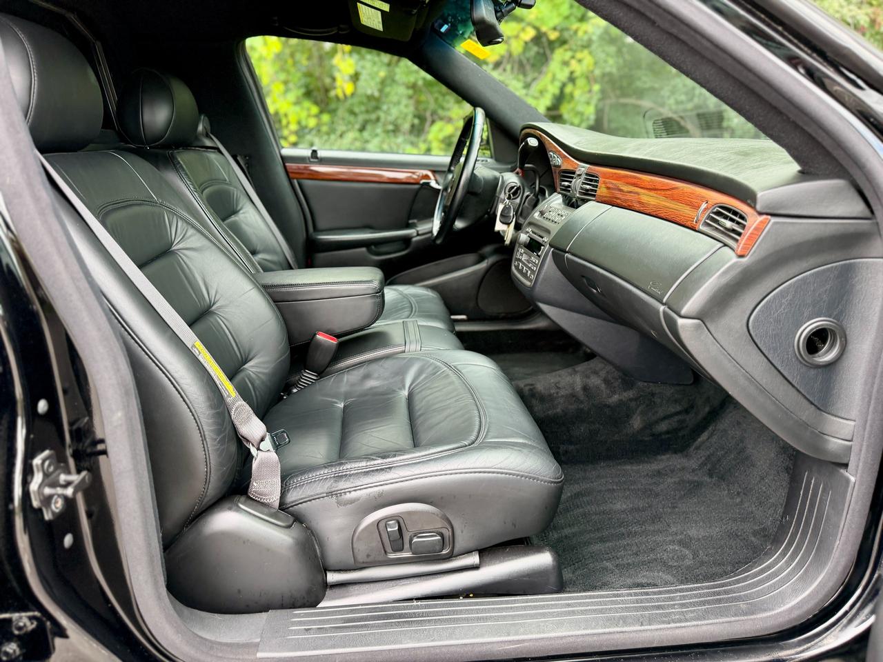 2002 Cadillac DeVille 4dr Krystal Kouch Limousine Photo