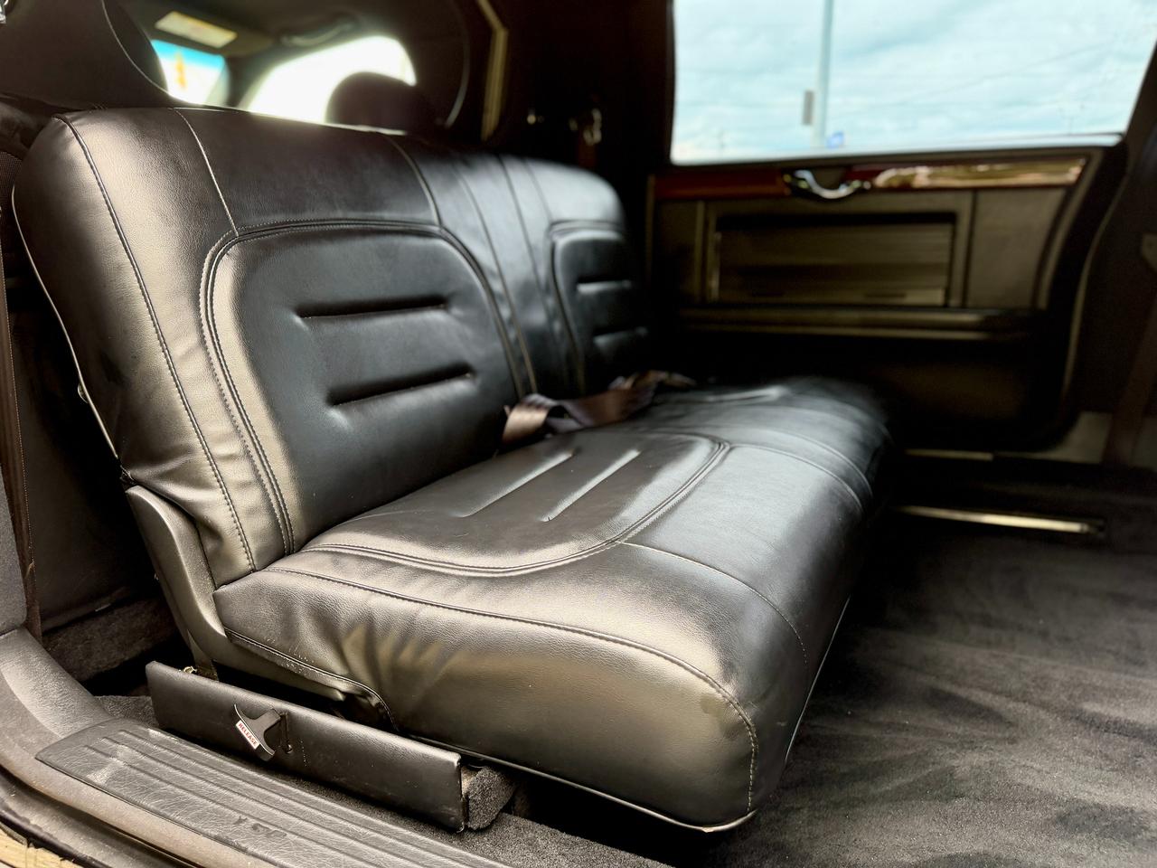 2002 Cadillac DeVille 4dr Krystal Kouch Limousine Photo