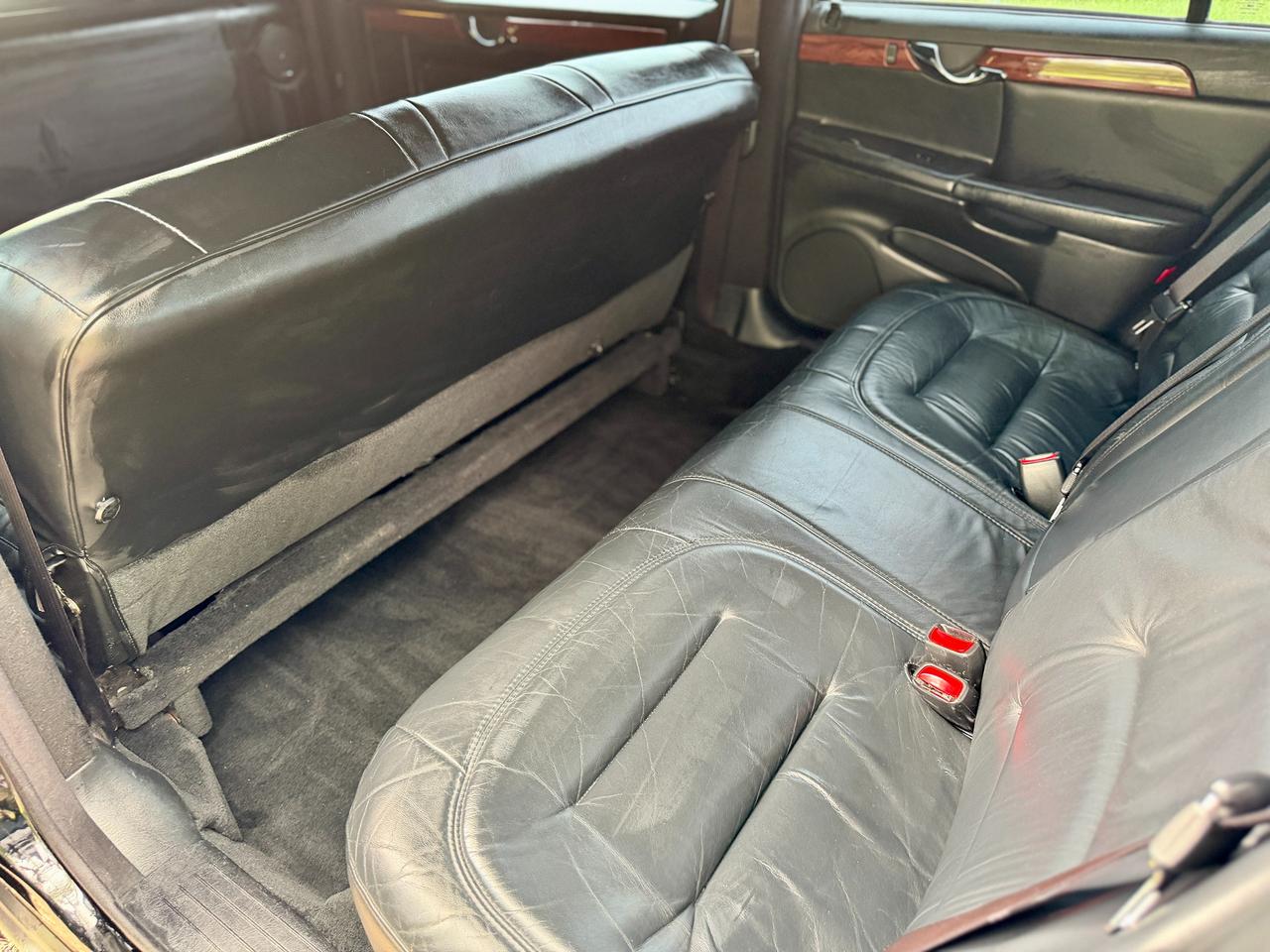 2002 Cadillac DeVille 4dr Krystal Kouch Limousine Photo