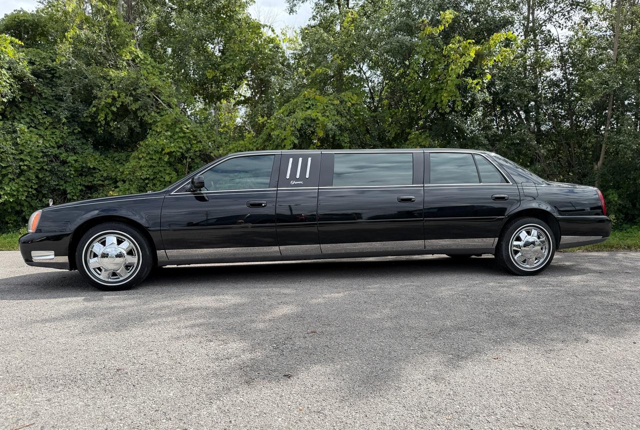 2002 Cadillac DeVille 4dr Krystal Kouch Limousine Photo