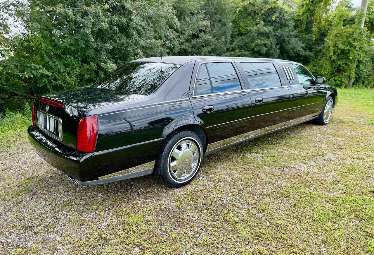 2002 Cadillac DeVille 4dr Krystal Kouch Limousine Photo3