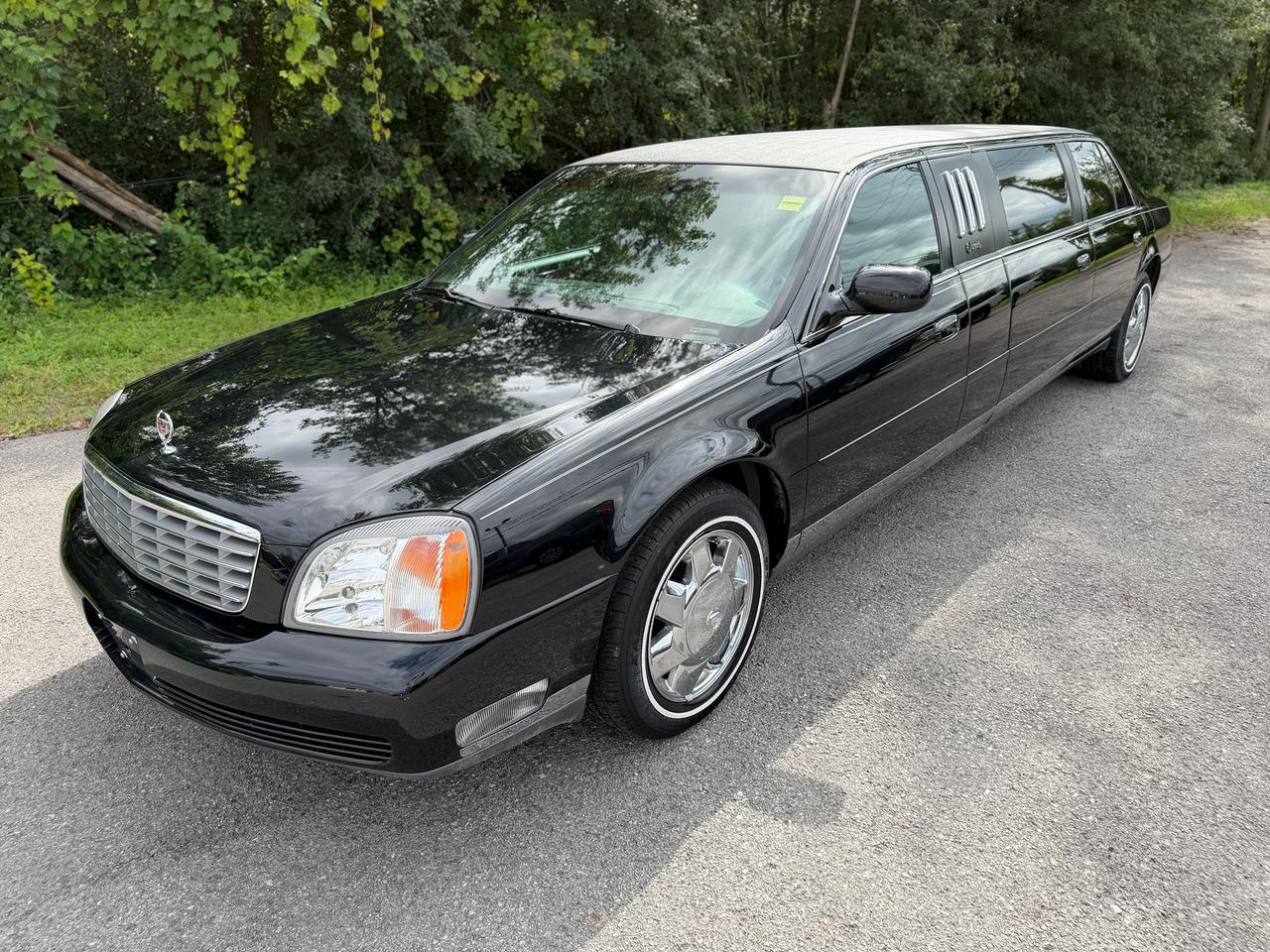 2002 Cadillac DeVille 4dr Krystal Kouch Limousine Photo