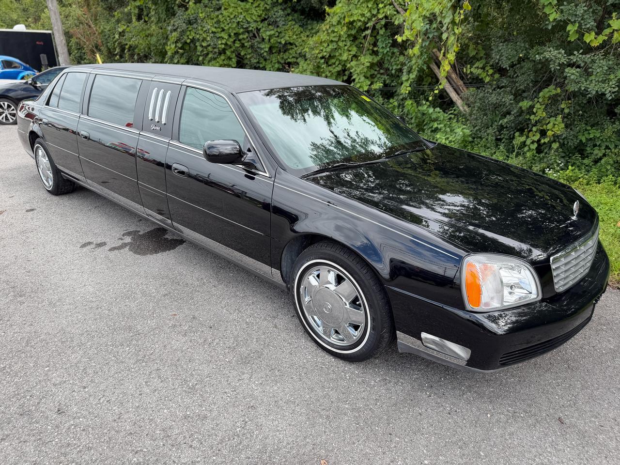 2002 Cadillac DeVille 4dr Krystal Kouch Limousine Photo