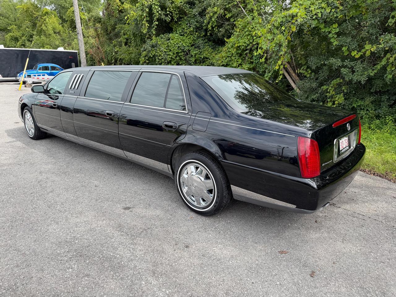 2002 Cadillac DeVille 4dr Krystal Kouch Limousine Photo